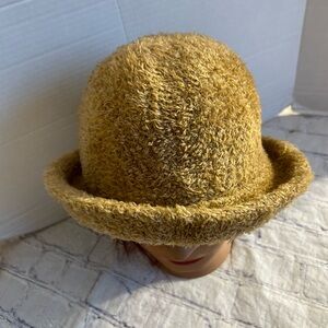 VILLAGER LIZ CLAIBORNE COMPANY LT CARMEL SHEARLING STYLE BUCKET HAT